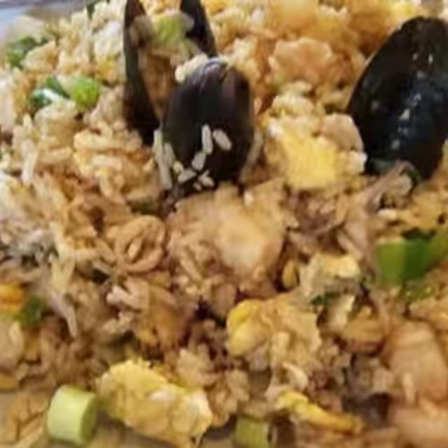 Arroz Chaufa De Mariscos.